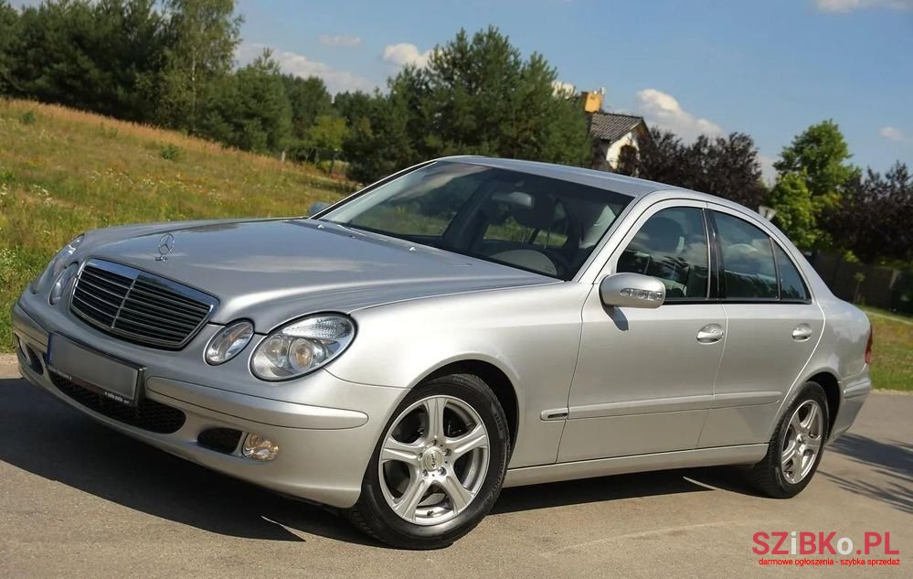 2005' Mercedes-Benz E-Class 200 photo #3