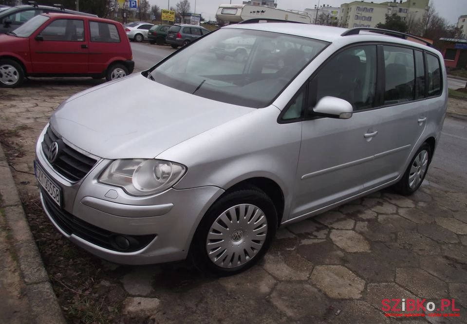 2007' Volkswagen Touran photo #3