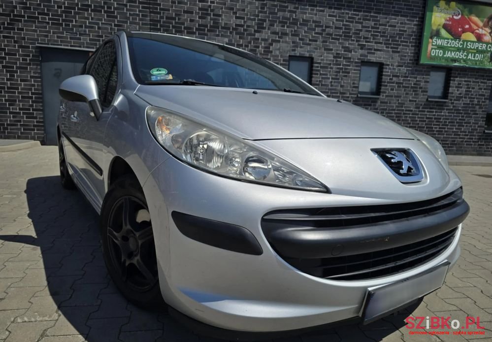 2007' Peugeot 207 1.4 16V Sporty photo #1