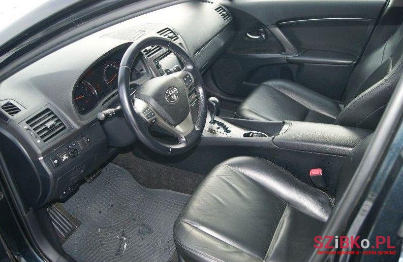 2011' Toyota Avensis photo #1