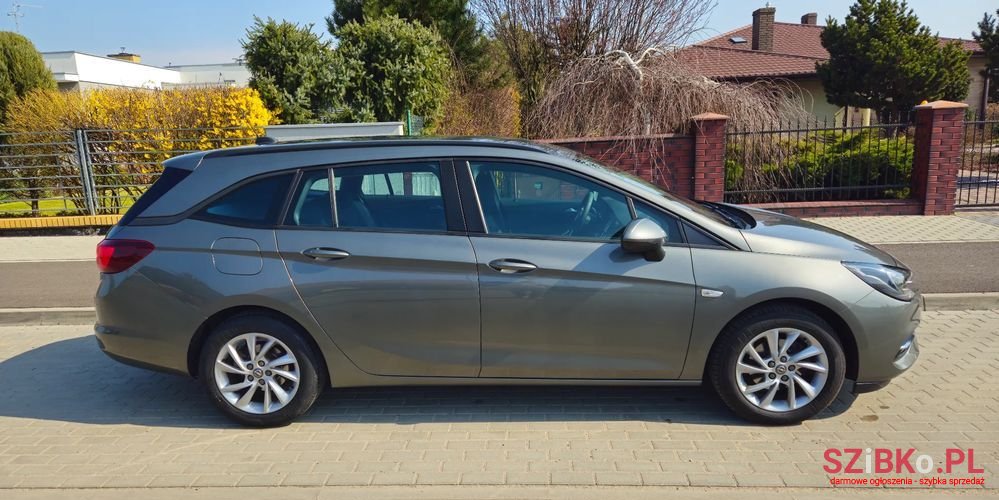 2019' Opel Astra photo #3