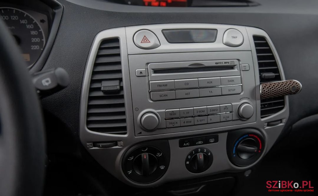 2010' Hyundai i20 photo #6