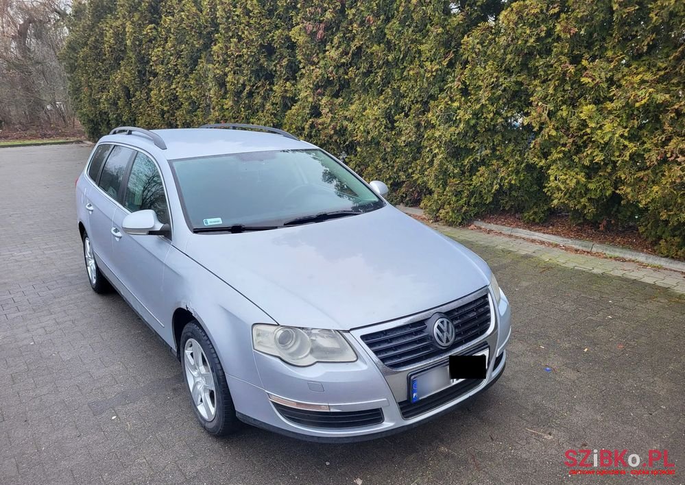 2005' Volkswagen Passat photo #6