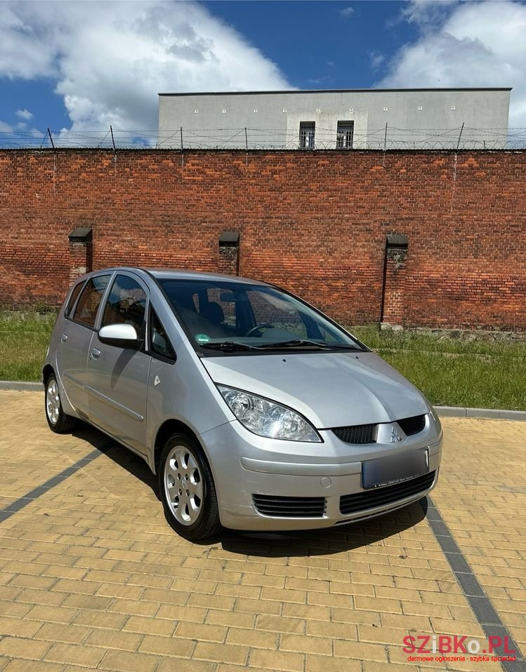 2006' Mitsubishi Colt photo #1