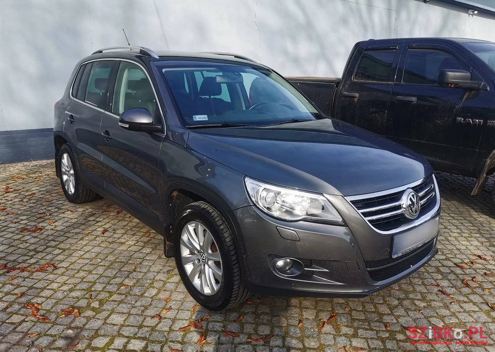 2010' Volkswagen Tiguan photo #1