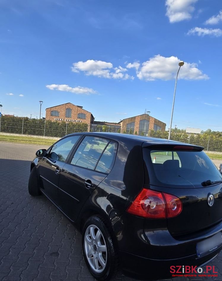 2005' Volkswagen Golf photo #5