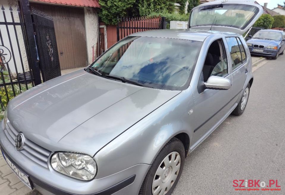 2003' Volkswagen Golf photo #1