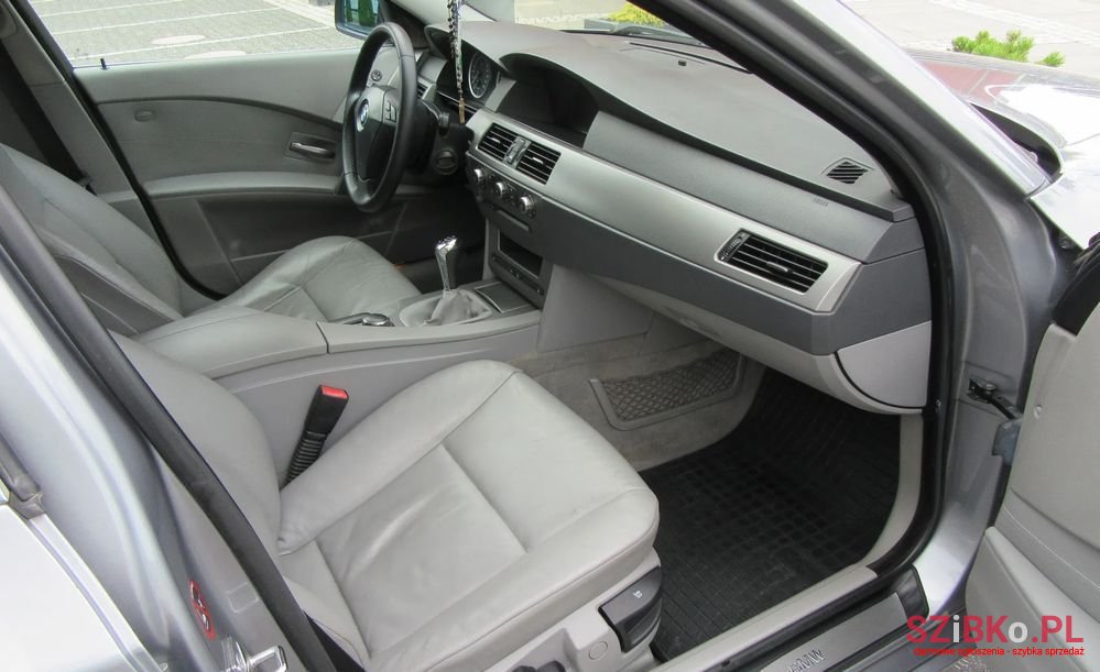 2005' BMW 5 Series 525D Touring photo #5