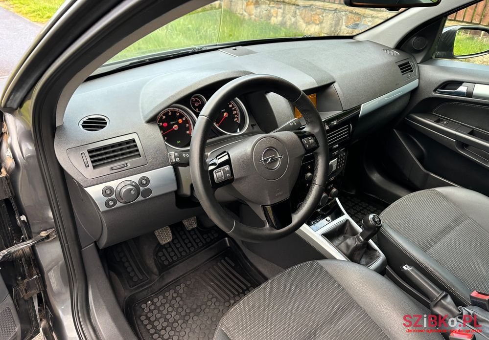 2010' Opel Astra 1.8 Caravan photo #5