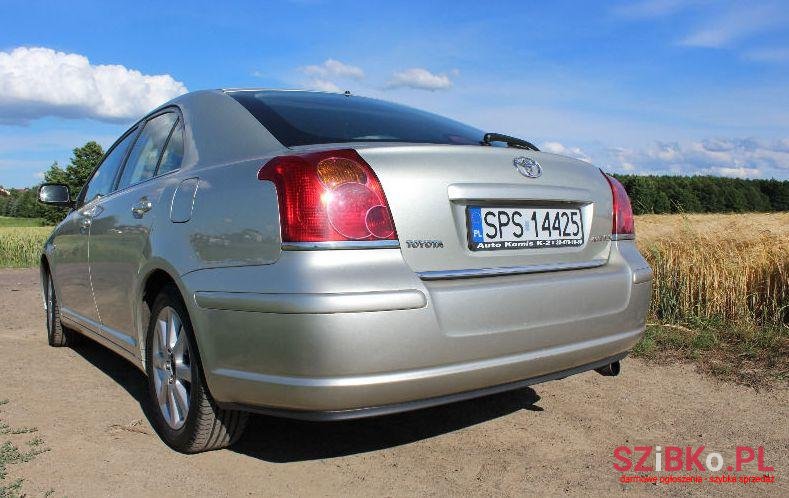 2003' Toyota Avensis photo #2