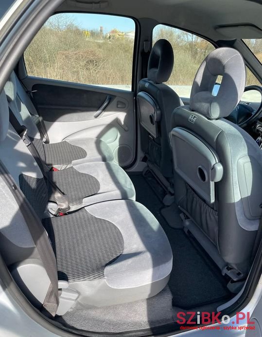 2004' Citroen Xsara Picasso photo #3