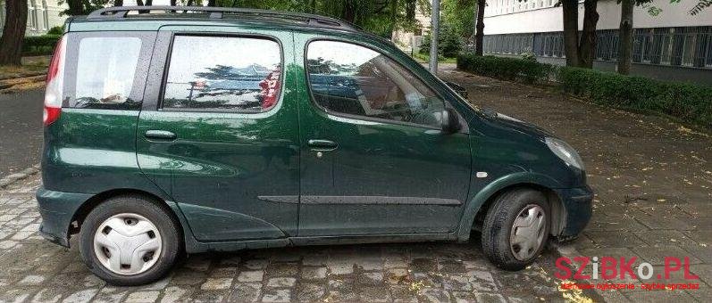 2000' Toyota Yaris photo #1