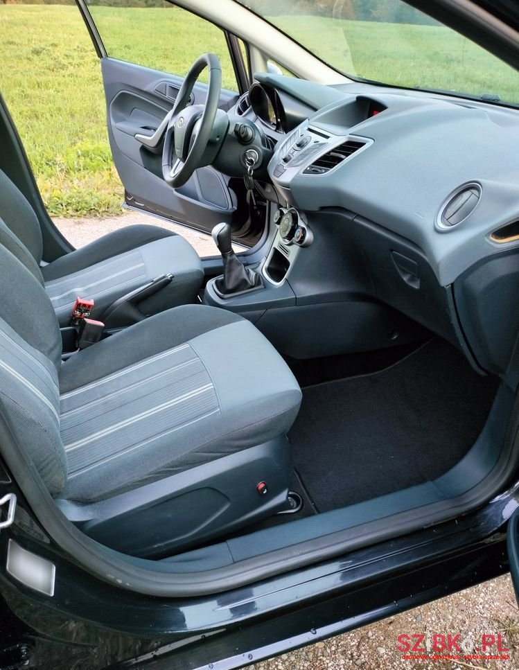 2009' Ford Fiesta photo #5