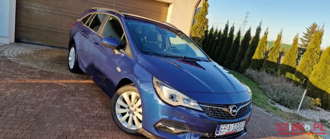 2020' Opel Astra photo #1