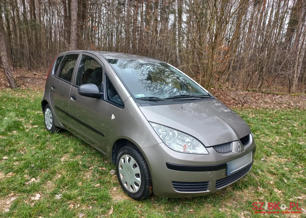 2008' Mitsubishi Colt photo #3
