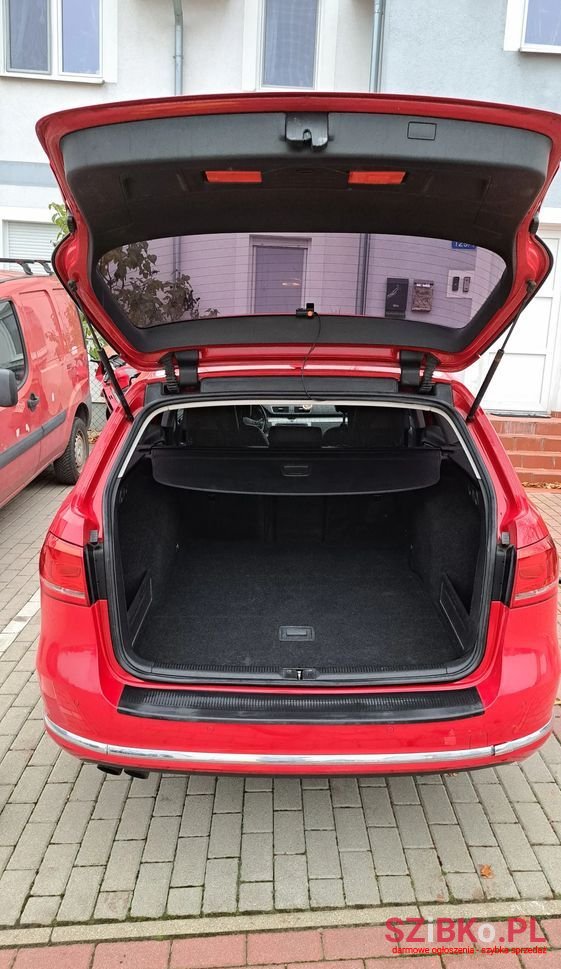 2013' Volkswagen Passat Variant photo #5