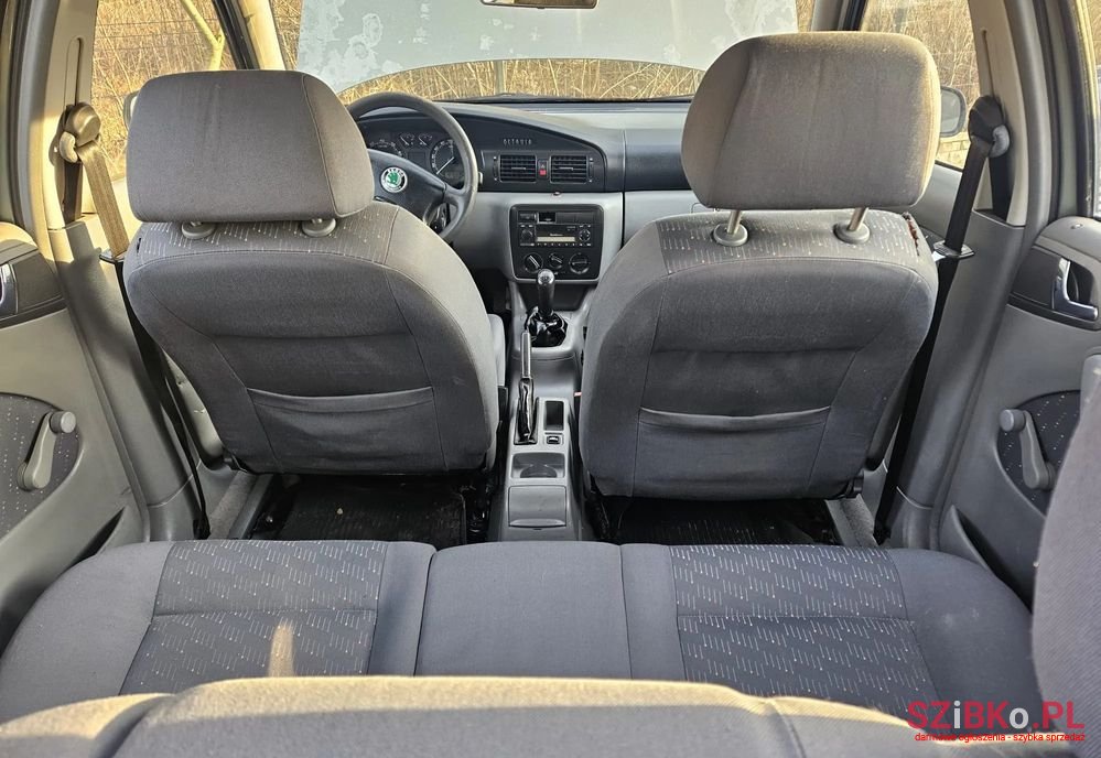 2003' Skoda Octavia 1.4 Classic photo #6