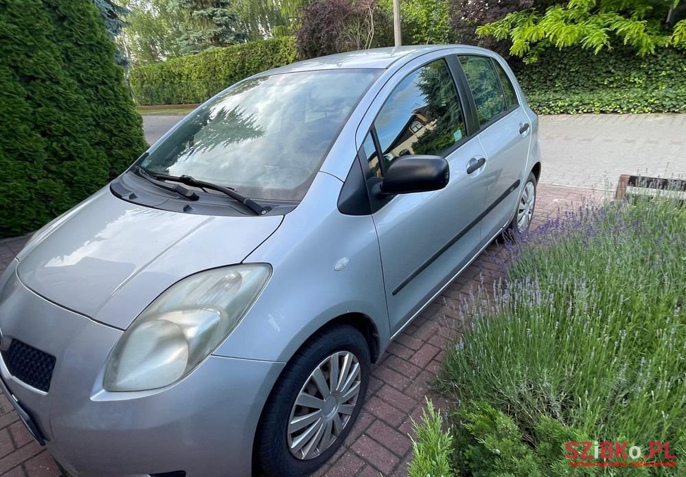 2006' Toyota Yaris photo #2