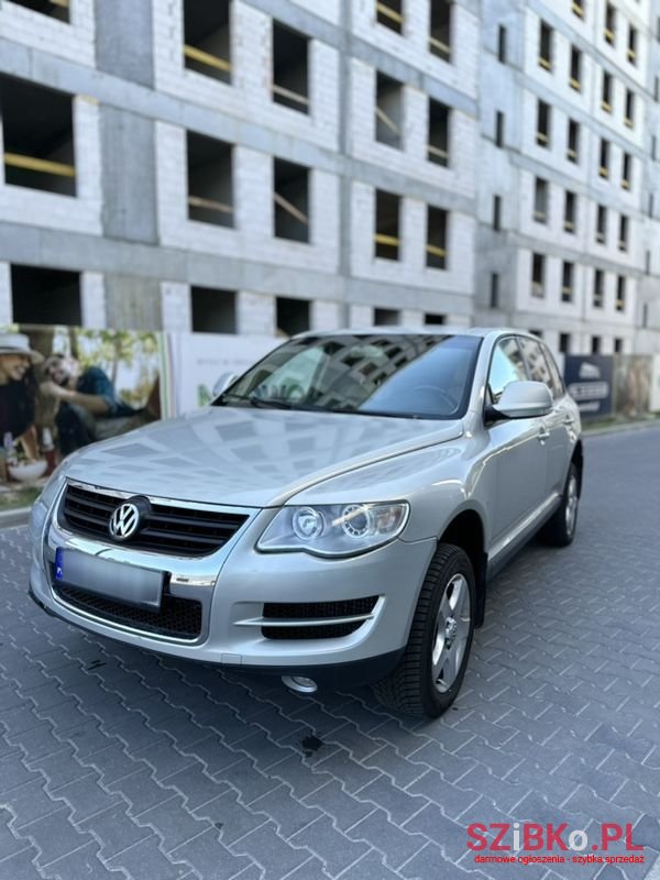2008' Volkswagen Touareg photo #1