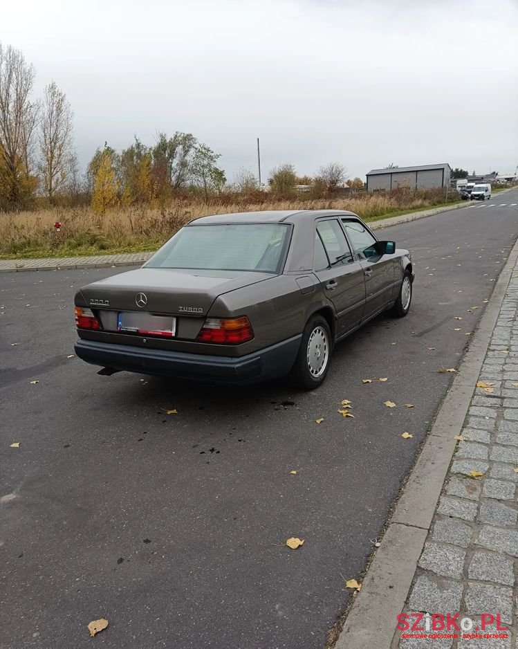1988' Mercedes-Benz W124 photo #2