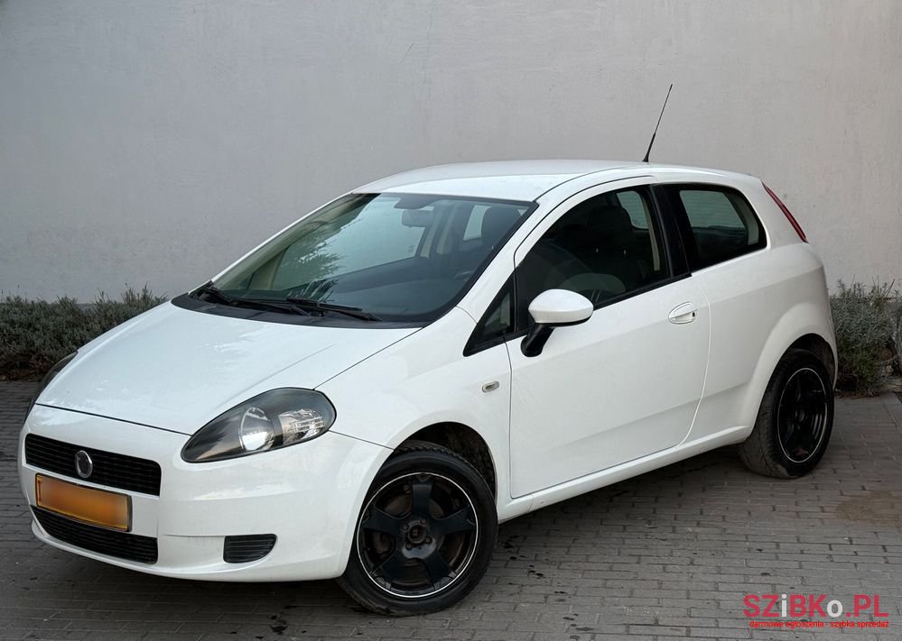 2009' Fiat Grande Punto photo #1