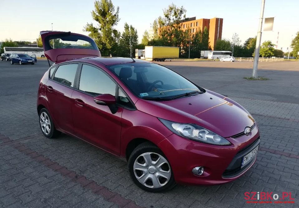 2011' Ford Fiesta photo #4