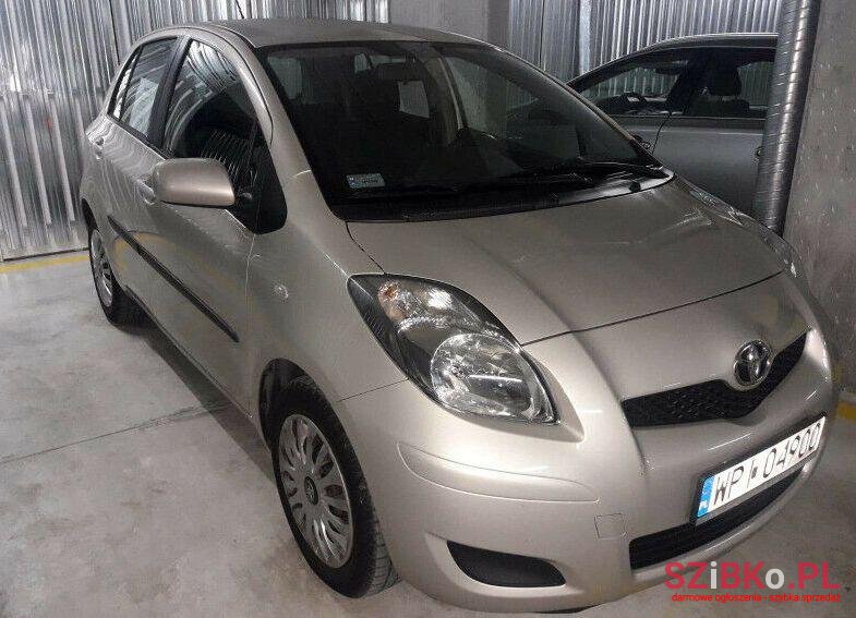 2010' Toyota Yaris photo #1