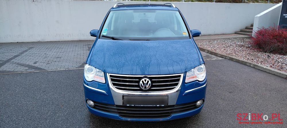 2008' Volkswagen Touran photo #2