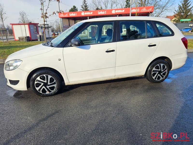 2011' Skoda Fabia photo #3