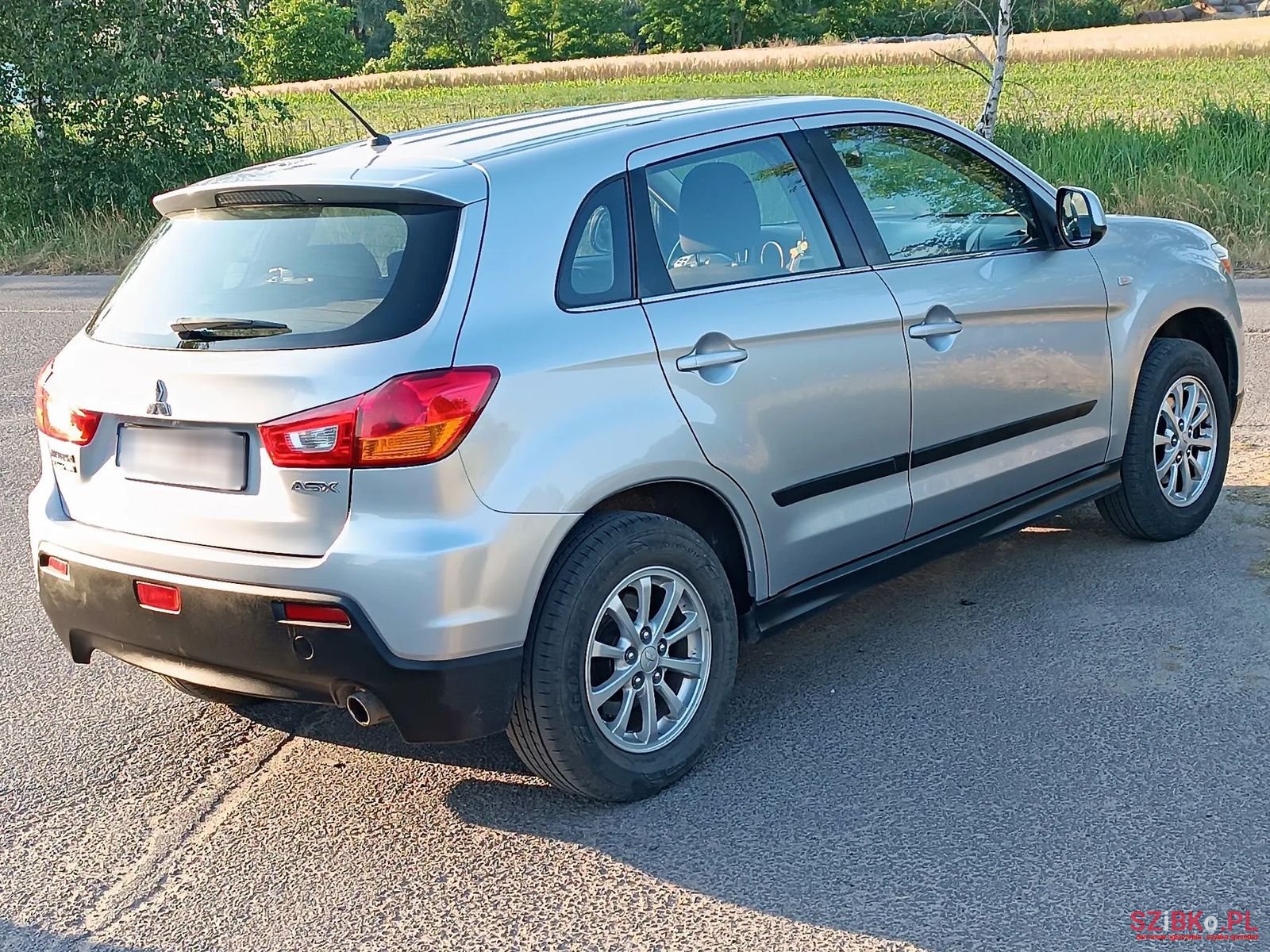 2010' Mitsubishi ASX photo #2