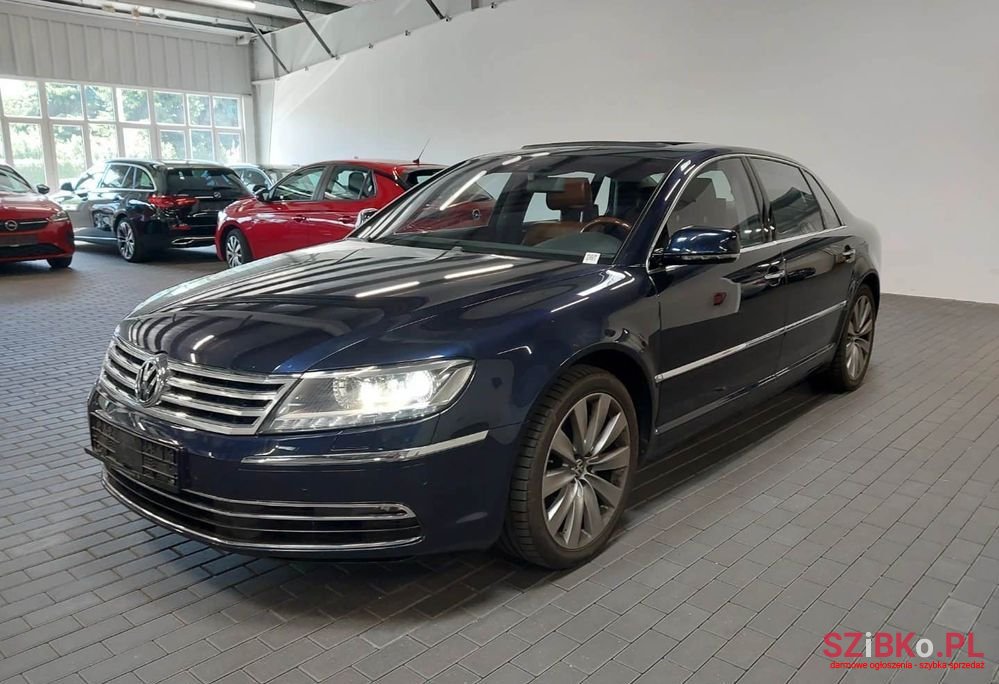 2015' Volkswagen Phaeton photo #1