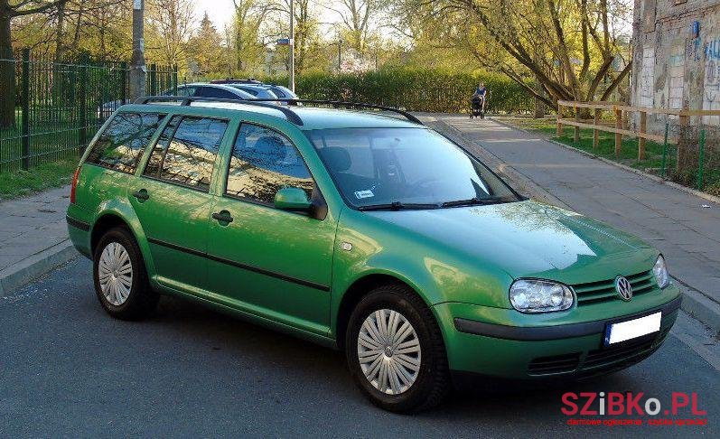 2004' Volkswagen Golf photo #1