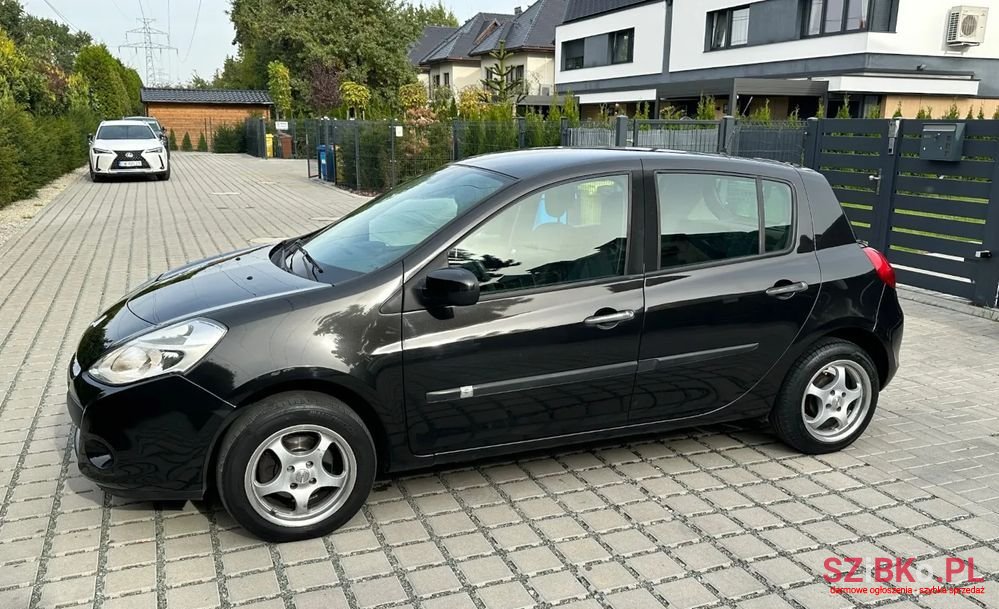 2009' Renault Clio photo #2