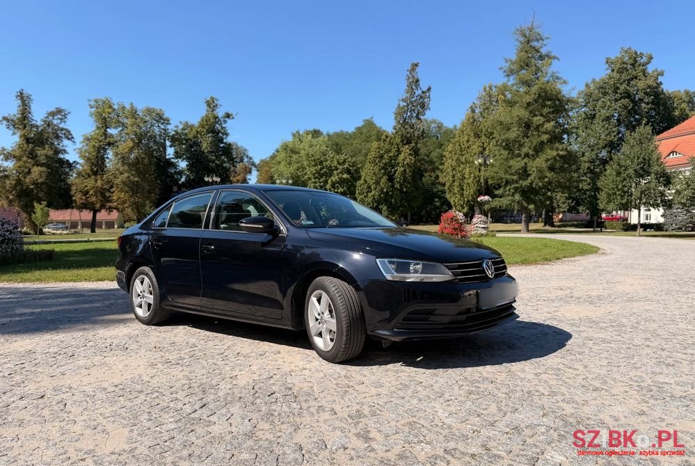 2017' Volkswagen Jetta photo #5