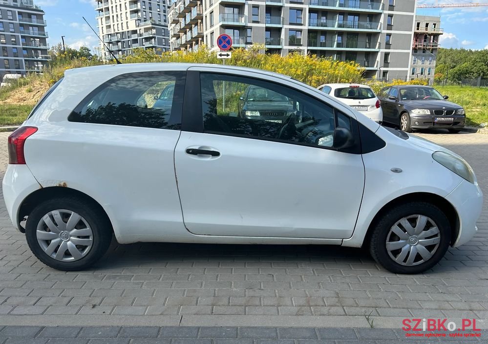 2006' Toyota Yaris 1.0 Luna photo #2