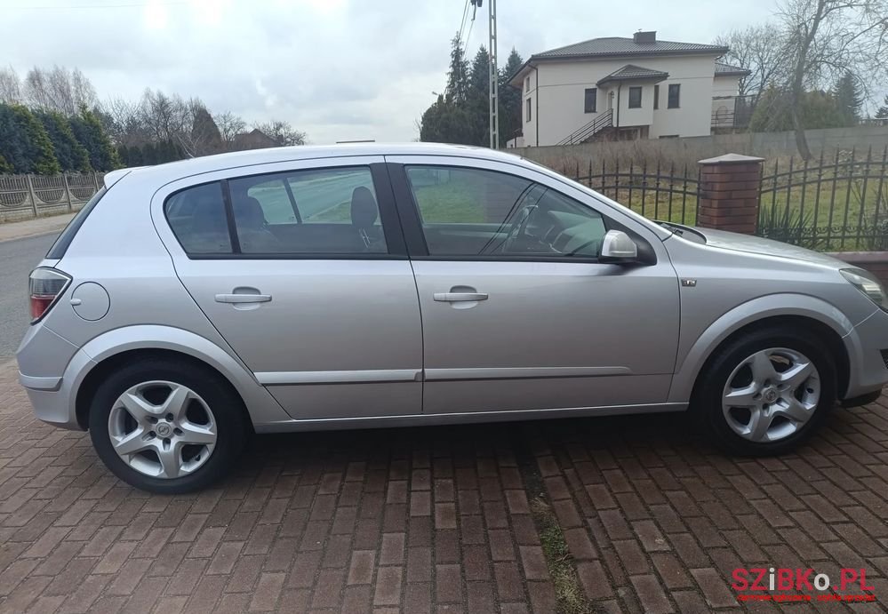 2008' Opel Astra Iii 1.4 Elegance photo #3