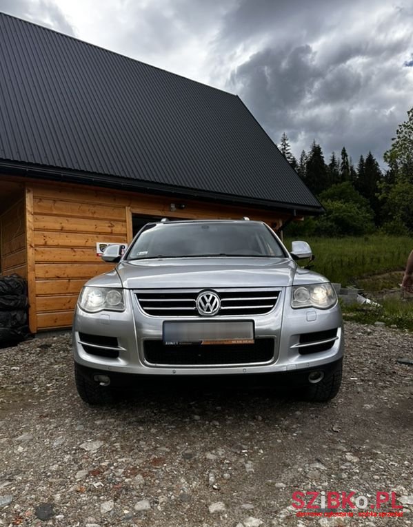 2008' Volkswagen Touareg photo #3