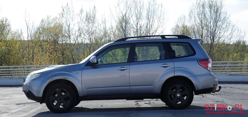2010' Subaru Forester 2.0D Xe 000 photo #2