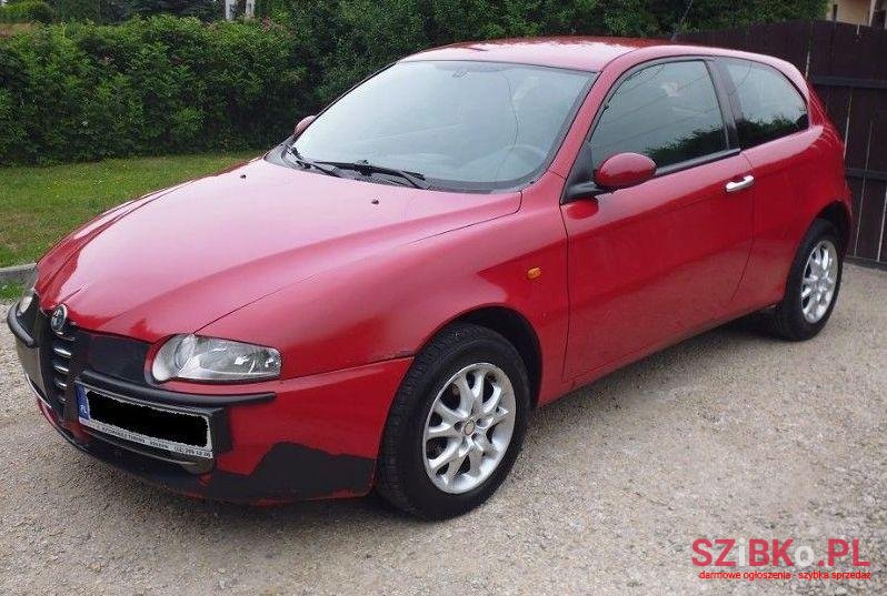 2001' Alfa Romeo 147 photo #1