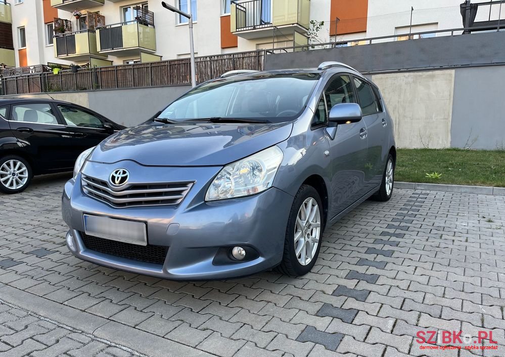 2009' Toyota Verso photo #1