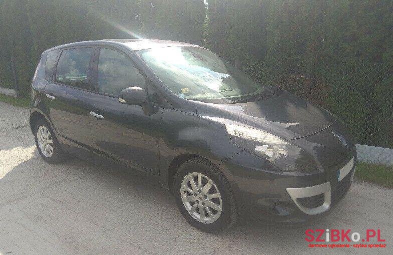 2009' Renault Scenic photo #2