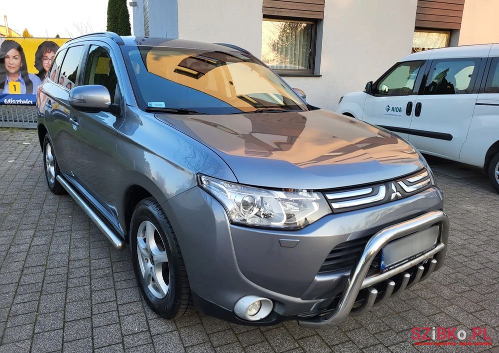 2012' Mitsubishi Outlander 2.0 Instyle Navi photo #4