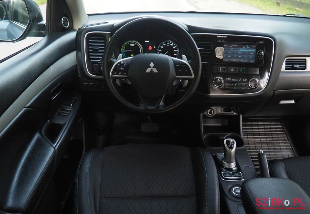 2015' Mitsubishi Outlander photo #4