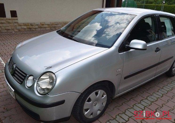 2002' Volkswagen Polo photo #1