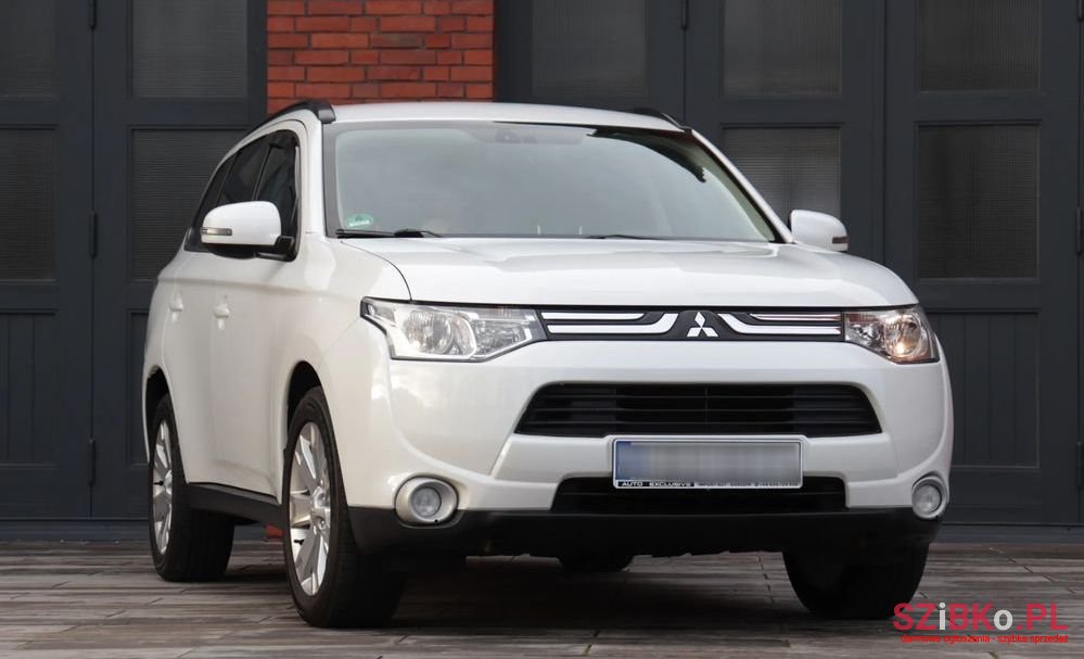 2013' Mitsubishi Outlander photo #5