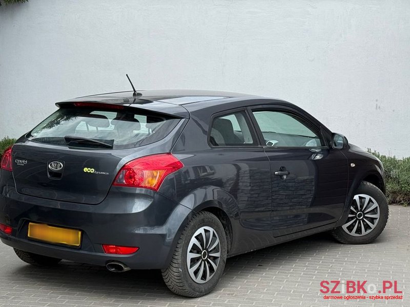 2010' Kia Proceed photo #3