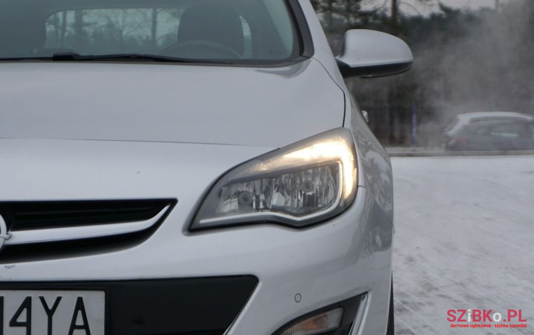 2015' Opel Astra Sport photo #2
