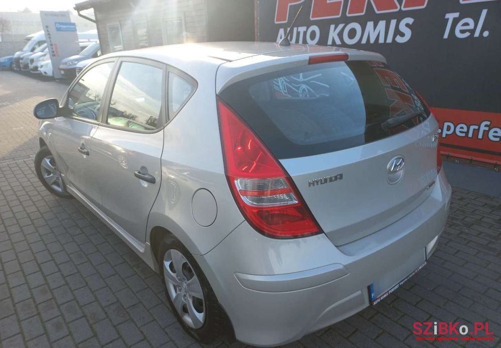 2011' Hyundai i30 photo #5