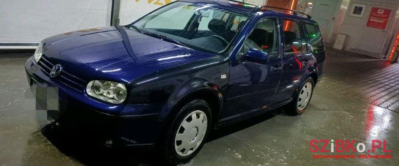 2001' Volkswagen Golf photo #1