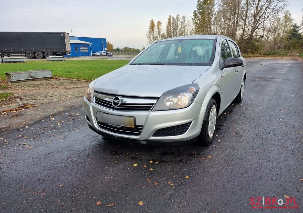 2009' Opel Astra 1.4 Edition photo #2